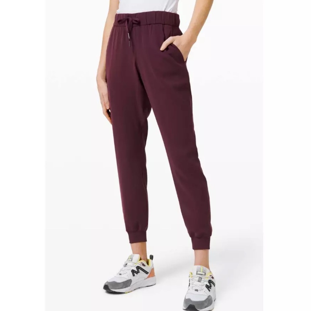 Lululemon On the Fly Jogger *Woven size 4